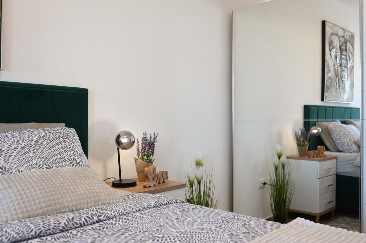 Apartman Nella With Sea Wiew Zara Esterno foto
